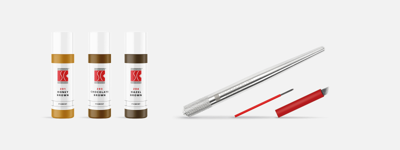 Sélection de produits de microblading Swiss Color, comme les couleurs de microblading, les lames et les stylos. Tous les produits de microblading sont de haute qualité pour les traitements professionnels de microblading des cheveux et de shading.
