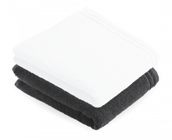 Photo de deux serviettes pliées dans les couleurs noir et blanc
